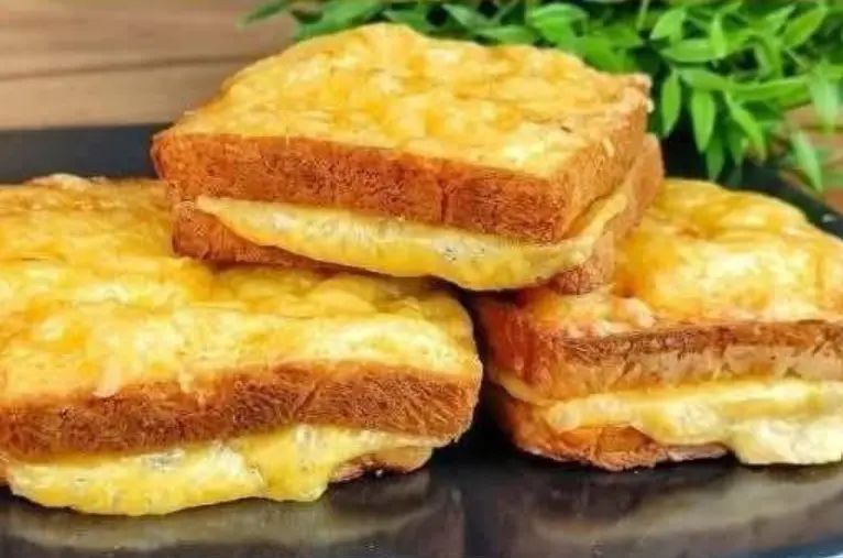 IL MIGLIOR PANINO AL FORMAGGIO GRIGLIATO CON FRIGGITRICE AD ARIA