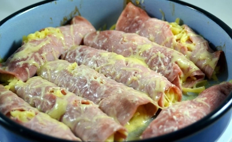 Involtini di spaghetti al prosciutto