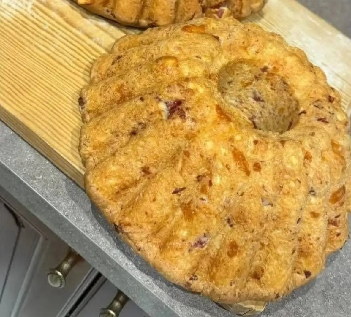 Babà rustico con salumi e formaggi