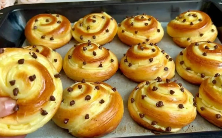 Preparo questa semplice ricetta una volta a settimana! Morbidi e deliziosi, perfetti per la colazione.