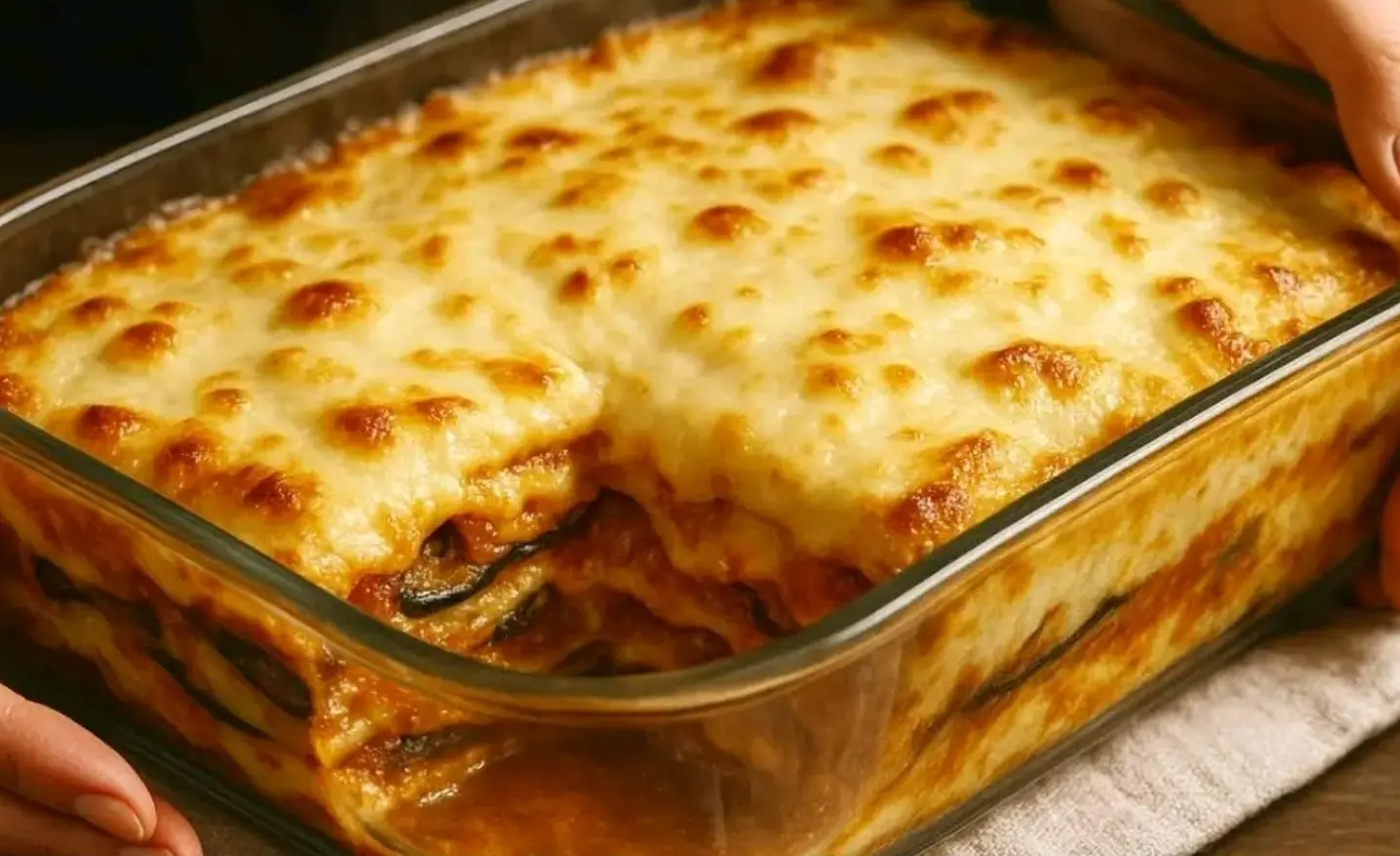 Come preparare la lasagna italiana con le melanzane. Cremosa, gustosa e irresistibile!