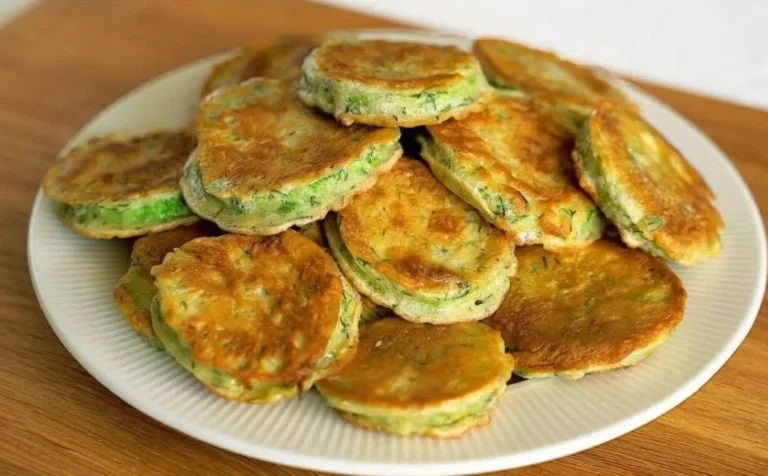 Mia nonna mangia queste frittelle di zucchine e ha perso peso in un solo mese! Facili e gustose!