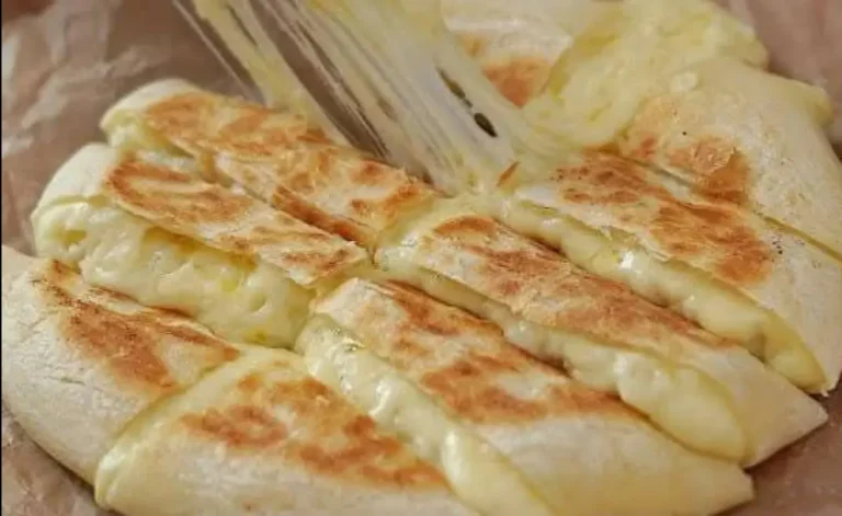 Pane di patate e formaggio in padella! Senza forno, senza lievito, senza uova!