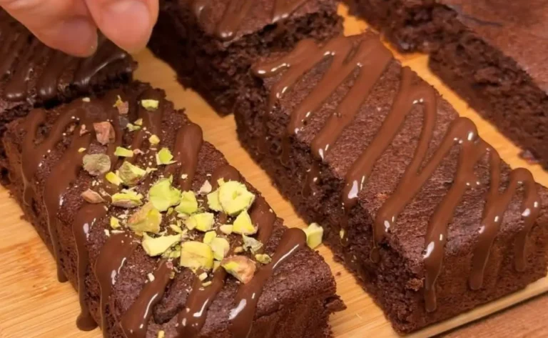 Brownie di mele con cioccolato fondente e mirtilli rossi