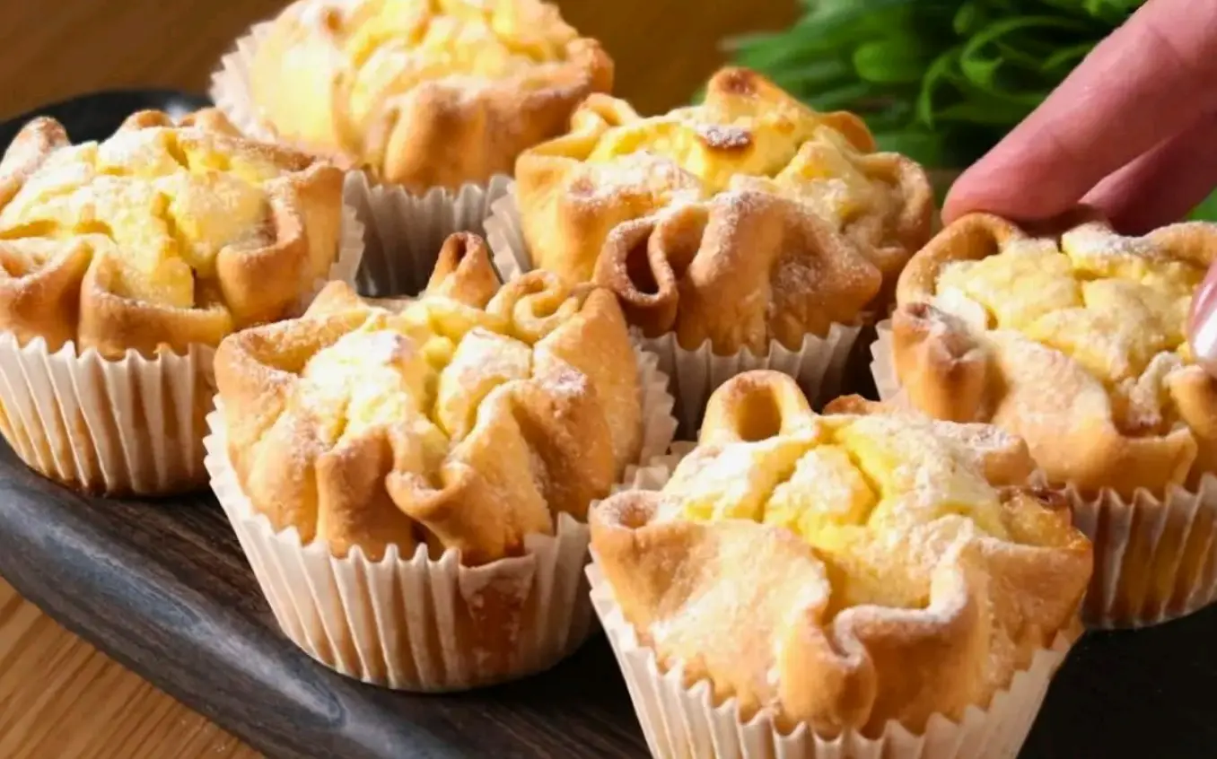 Tasche di pasta sfoglia con ricotta e formaggio fresco