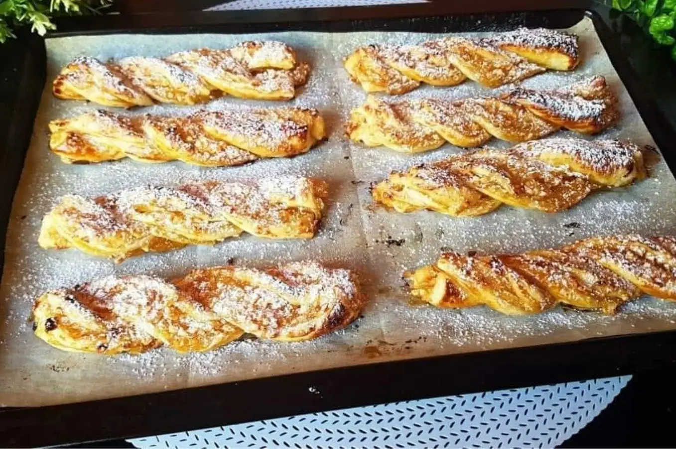 Prendi 2 mele e prepara questo dessert in 5 minuti! Rimarrai stupito! Super gustoso. Dessert facili.