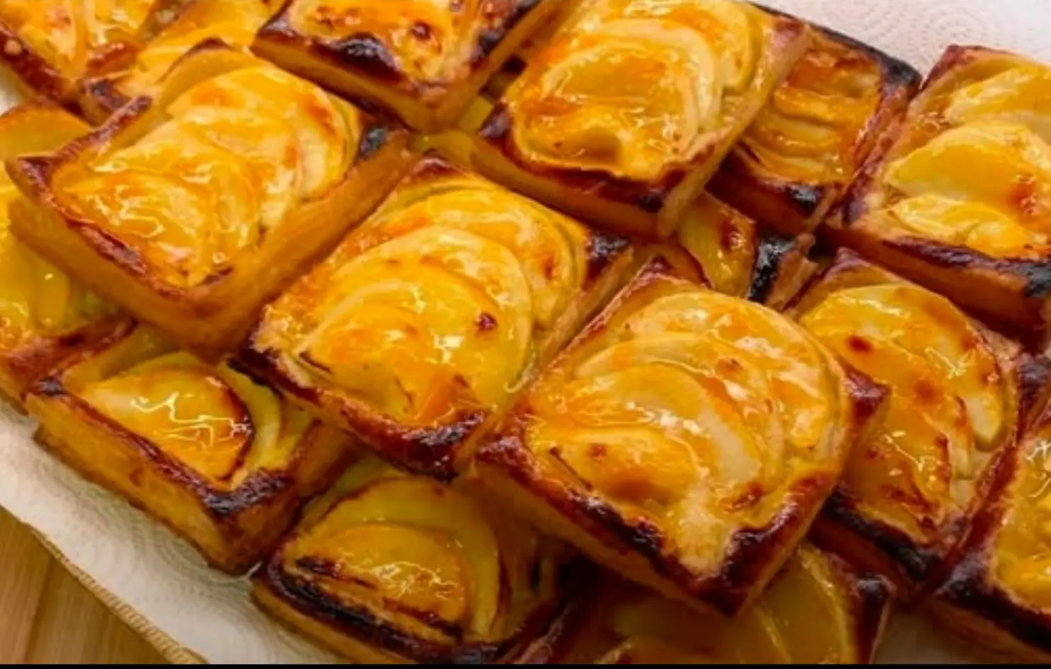 Sfogliatine alle mele: il dessert veloce e davvero delizioso