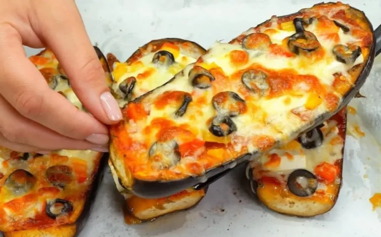 Melanzane ripiene al forno con formaggio e peperoni