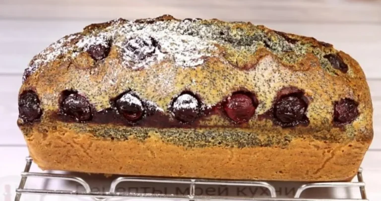 Delizia soffice fatta in casa – Ricetta semplice e saporita per una torta di semi di papavero e ciliegie