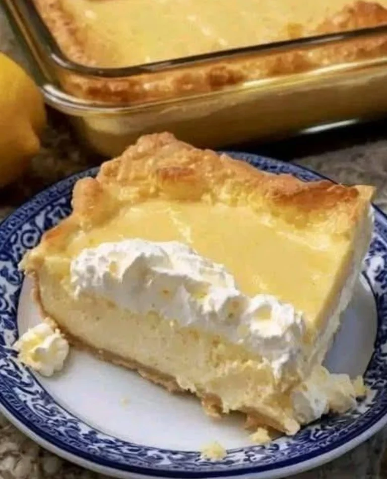 Pastel de crema pastelera tradicional: un clásico atemporal y suave como la seda
