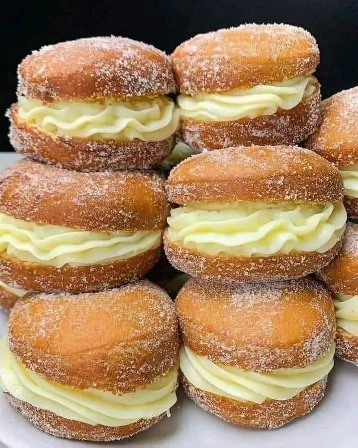 Donas Rellenas de Crema